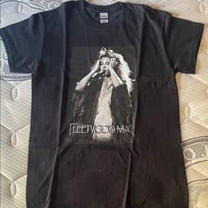 Gildan Black Fleetwood Mac Graphic Tee